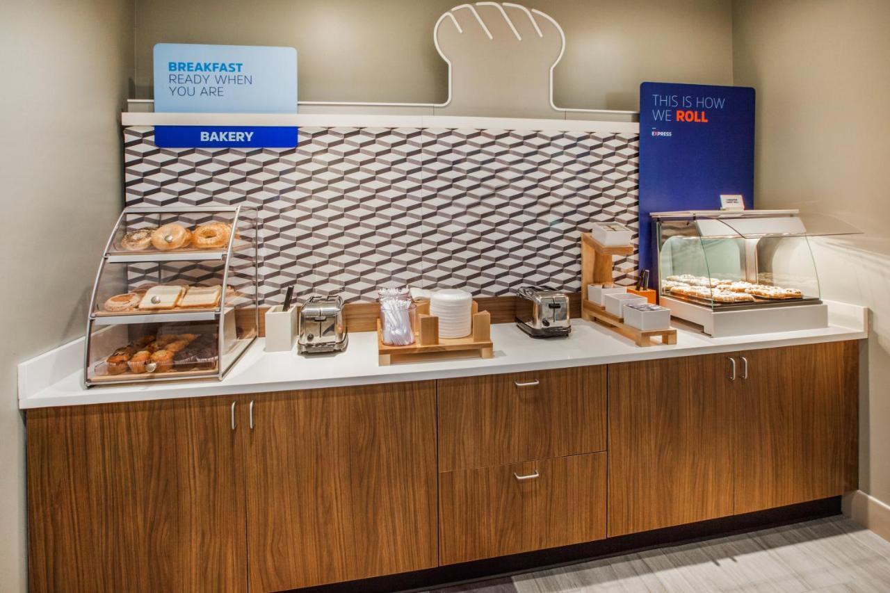 Holiday Inn Express - Gulfport Beach By Ihg Ngoại thất bức ảnh