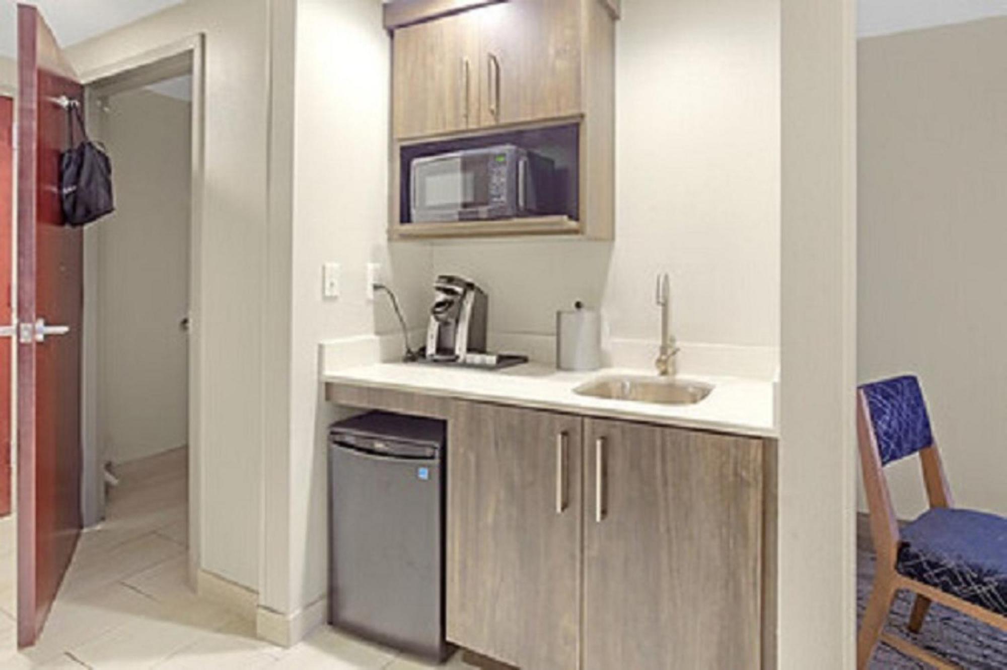 Holiday Inn Express - Gulfport Beach By Ihg Ngoại thất bức ảnh