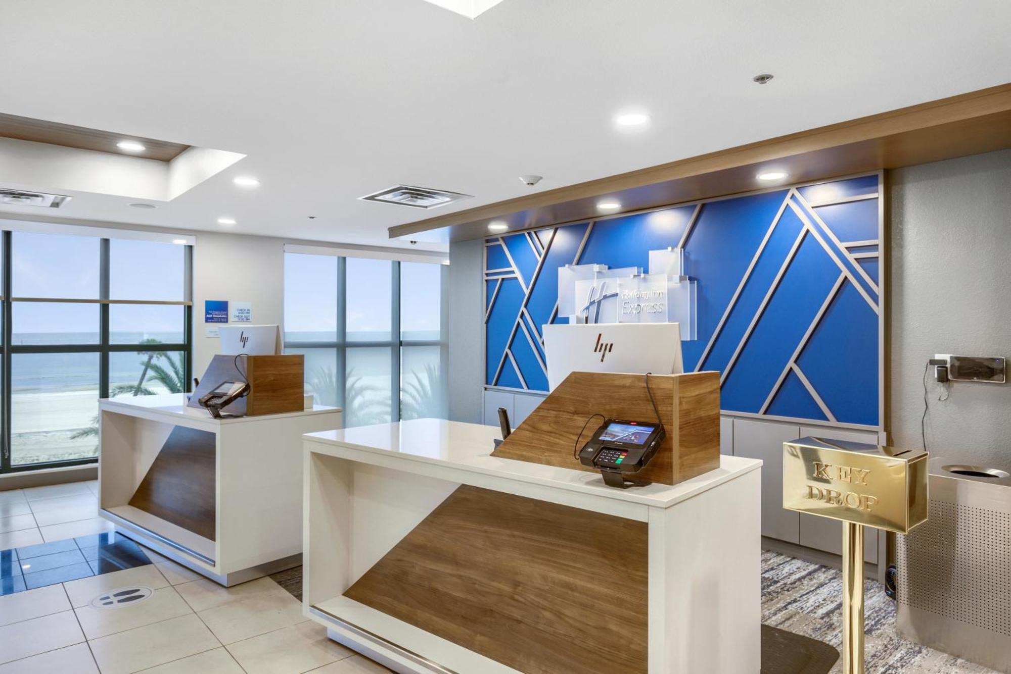 Holiday Inn Express - Gulfport Beach By Ihg Ngoại thất bức ảnh